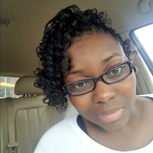 Meet your Posher, Cassandra